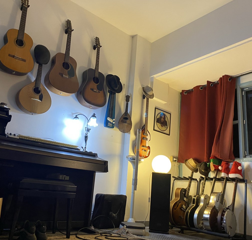 Pianoforte e strumenti a corda nella sala di Apricots Studio