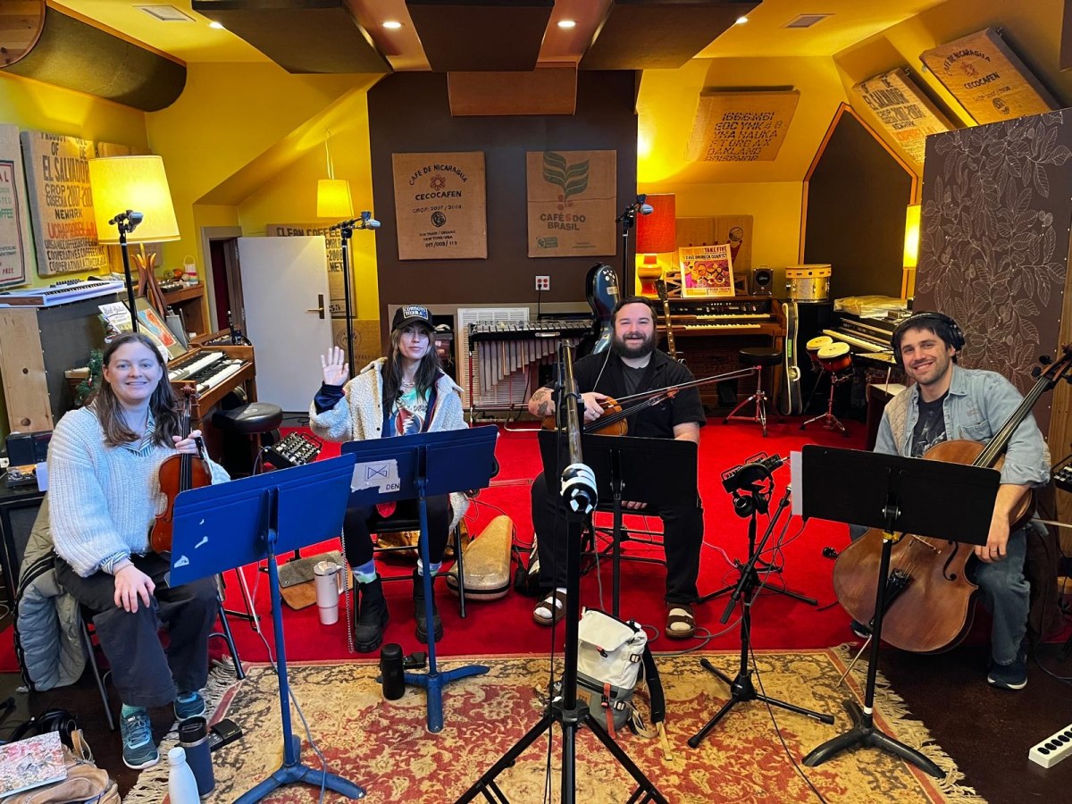 Quartetto d’archi durante una sessione di ripresa al Middletree Studio